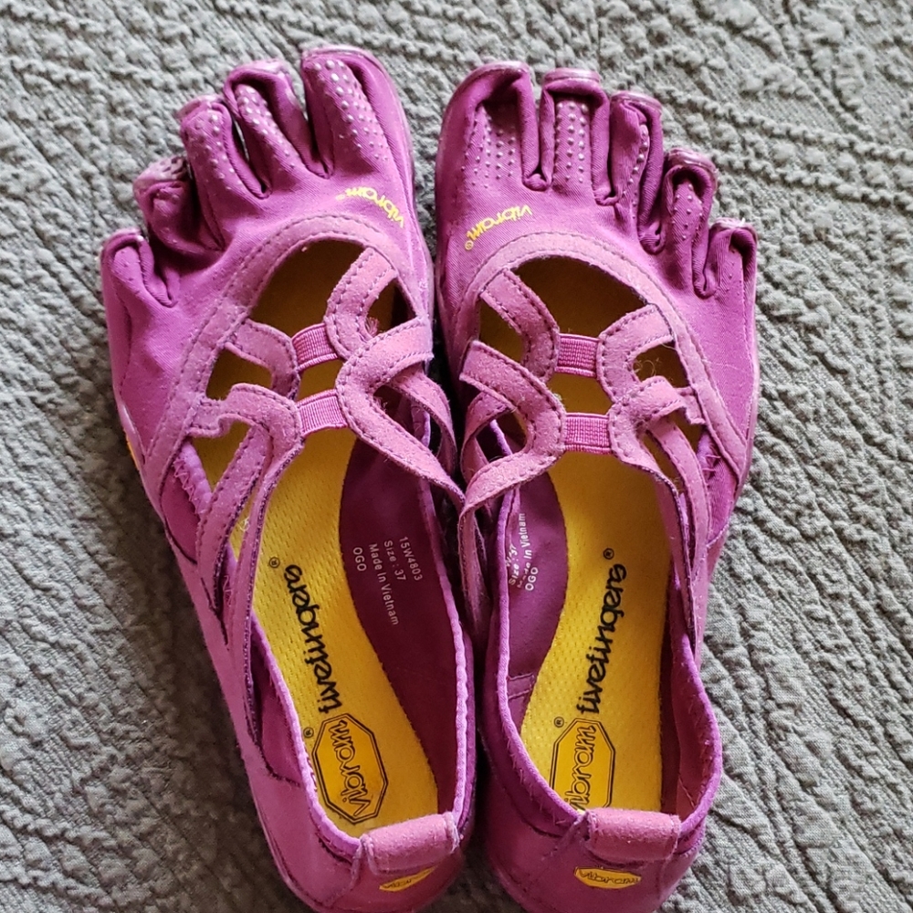 Vibram toe shoes